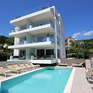 Stylish 100 M From The Apartment